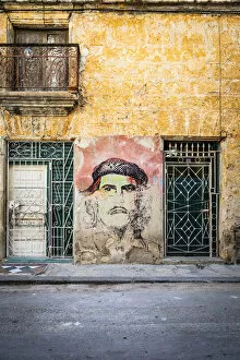 Images Dated 27th May 2020: Che Guevara street art on the side of a building in La Habana Vieja (Old Town), Havana
