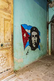 Images Dated 27th May 2020: Che Guevara street art in an entrance of an old house in La Habana Vieja (Old Town)