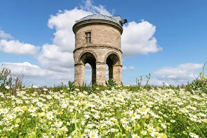 Farming Collection: Chesterton Windmill, a 17th century cylindric stone tower windmill with an arched base