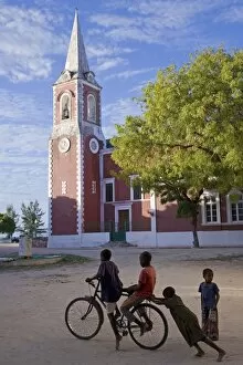 Images Dated 2007 July: Children play in front of the governors palace