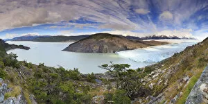 Images Dated 10th October 2014: Chile, Patagonia, Torres del Paine National Park (UNESCO Site), Lake and Glacier Grey