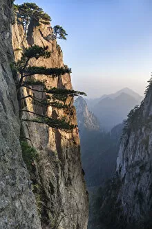 Images Dated 6th September 2021: China, Anhui Province, UNESCO World Heritage Site, Mount Huangshan, National Park