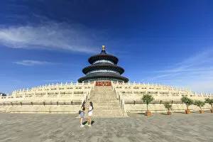 China, Beijing, two tourists visiting the Temple of Heaven
