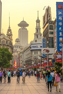 Crowds Gallery: China, Shanghai, Huangpu District, East Nanjing Road