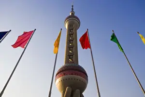 China, Shanghai, Pudong, Lujiazui financial district, Oriental Pearl Tower
