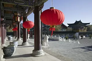Images Dated 4th August 2008: China, Yunnan Province, Lijiang, Old Town, Red Lanterns at the Mu Family Mansion