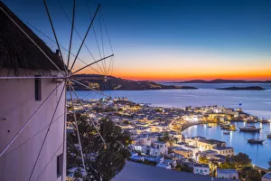 Images Dated 10th October 2018: Chora (Mykonos Town), Mykonos, Cyclades Islands, Greece