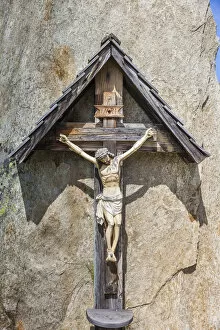 Images Dated 4th October 2021: Christian wayside cross at the Kehreralm (1842 m) near Kasern, Valle Aurina, South Tyrol
