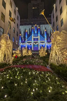Images Dated 2nd February 2016: Christmas Angels and sparkling snowflakes at Rockefeller Center Channel Gardens with