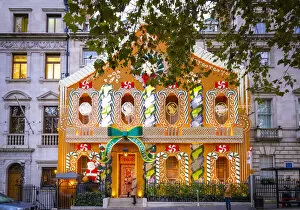 Mayfair Gallery: Christmas decorations on Annabels, Berkeley Square, Mayfair, London, England, UK