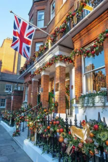 Images Dated 5th January 2023: Christmas decorations, Egerton House Hotel, Kensington, London, England, UK