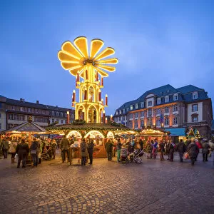 Images Dated 4th April 2018: Christmas market at the market place in Heidelberg, Baden-Wurttemberg, Germany