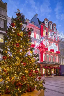 Images Dated 9th December 2020: Christmas tree & Cartier store, New Bond Street, London, England, UK