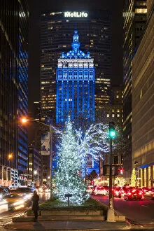 Christmas tree lighting with Helmsley Building behind, Park Avenue, Manhattan, New York