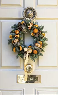Images Dated 14th July 2021: A Christmas wreath on the front door of a house in Bath, Somerset, England