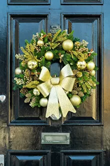 Images Dated 5th January 2023: Christmas wreath on a door in Kensington, London, England, UK