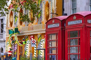 Mayfair Gallery: Chritsmas decorations on Annabels, Berkeley Square, Mayfair, London, England, UK