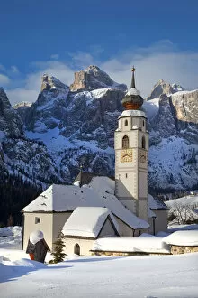 Images Dated 8th June 2009: Church in Colfosco, Badia and Sella Massif range of Mountains, Dolomites, South Tirol