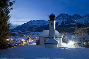 Church & Ellmau ski resort, Ski Welt area, Wilder Kaiser mountains beyond, Tirol, Austria