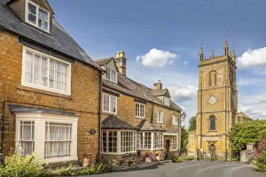 Images Dated 29th September 2021: Church square in the village of Blockley, Cotswolds, Gloucestershire, England