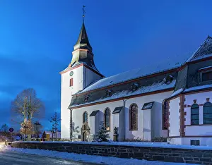 Nordrhein Westfalen Prints: Church of St. James the Elder in the old town of Winterberg in the evening