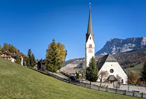 Church of Stern or La Villa in front of the Heiligkreuzkofel, Abtei or Badia, Gadertal