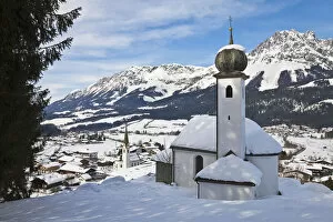 Images Dated 8th June 2009: Churches of Ellmau ski resort, Wilder Kaiser mountains beyond, Tirol, Austria