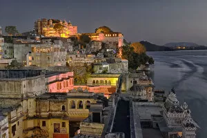 Udaipur Collection: City and city palace on lake Pichola, Udaipur, Rajasthan, India, Asia