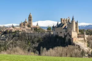 Images Dated 6th April 2018: City skyline with the Gothic Cathedral and Alcazar fortress, Segovia, Castile and Leon