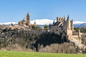 City skyline with the Gothic Cathedral and Alcazar fortress, Segovia, Castile and Leon