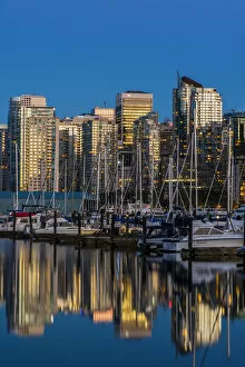 Images Dated 17th August 2016: City skyline at twilight, Vancouver, British Columbia, Canada