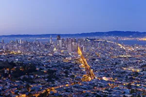 Images Dated 3rd January 2012: City skyline viewed from Twin Peaks, San Francisco, California, USA