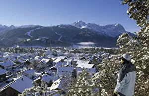 Images Dated 18th March 2011: Cityscape of Garmisch-Partenkirchen, Werdenfelser Land, Bavaria, Germany (MR)