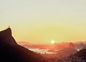 Images Dated 8th November 2017: Cityscape from Vista Chinesa at sunrise, Rio de Janeiro, Brazil