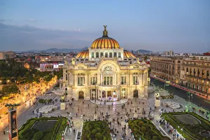 Ciudad de Mexico (Mexico city), State of Mexico, Mexico. Palacio de Bellas Artes at dusk