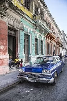 Images Dated 8th February 2015: Classic 50s america car in the streets of Centro Habana, Havana, Cuba
