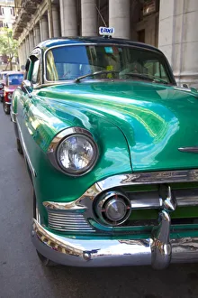 Images Dated 1st February 2013: Classic American Car (Chevrolet), Havana, Cuba