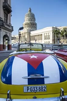Images Dated 8th February 2015: Classic American car with the Cuban flag painted in its boot, Parque Central, Havana