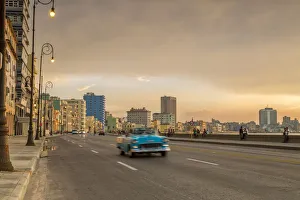 Vehicles Prints: Classic American car in old Havana, Cuba