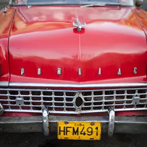 Images Dated 1st February 2013: Classic American Car (Pontiac), Havana, Cuba
