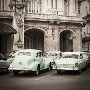 Images Dated 1st February 2013: Classic American Cars in front of the Gran Teatro, Parque Central, Havana, Cuba