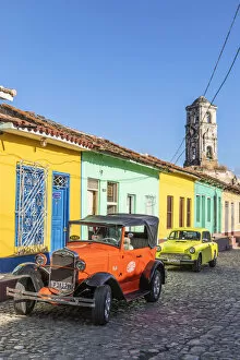 Images Dated 29th May 2020: A classic car driving in a street in Trinidad, Sancti Spiritus, Cuba