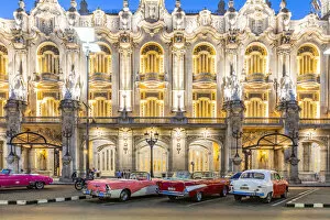 Images Dated 27th May 2020: Classic cars parked in front of the Gran Teatro de La Habana
