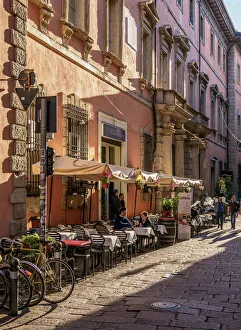 Images Dated 15th July 2019: Via Clavature, Bologna, Emilia-Romagna, Italy