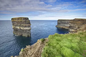 Rock Cliff Collection: Cliff landscape with rock tower - Ireland, Mayo, Ballycastle, Downpatrick Head