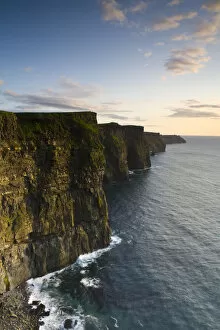 Images Dated 11th May 2009: Cliffs of Moher, County Clare, Ireland