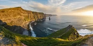 Images Dated 25th May 2017: Cliffs of Moher, County Clare, Munster province, Republic of Ireland, Europe