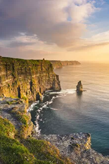 Images Dated 13th June 2017: Cliffs of Moher, County Clare, Munster province, Republic of Ireland, Europe
