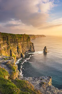 Images Dated 13th June 2017: Cliffs of Moher, County Clare, Munster province, Republic of Ireland, Europe