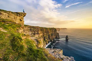 Images Dated 13th June 2017: Cliffs of Moher, County Clare, Munster province, Republic of Ireland, Europe